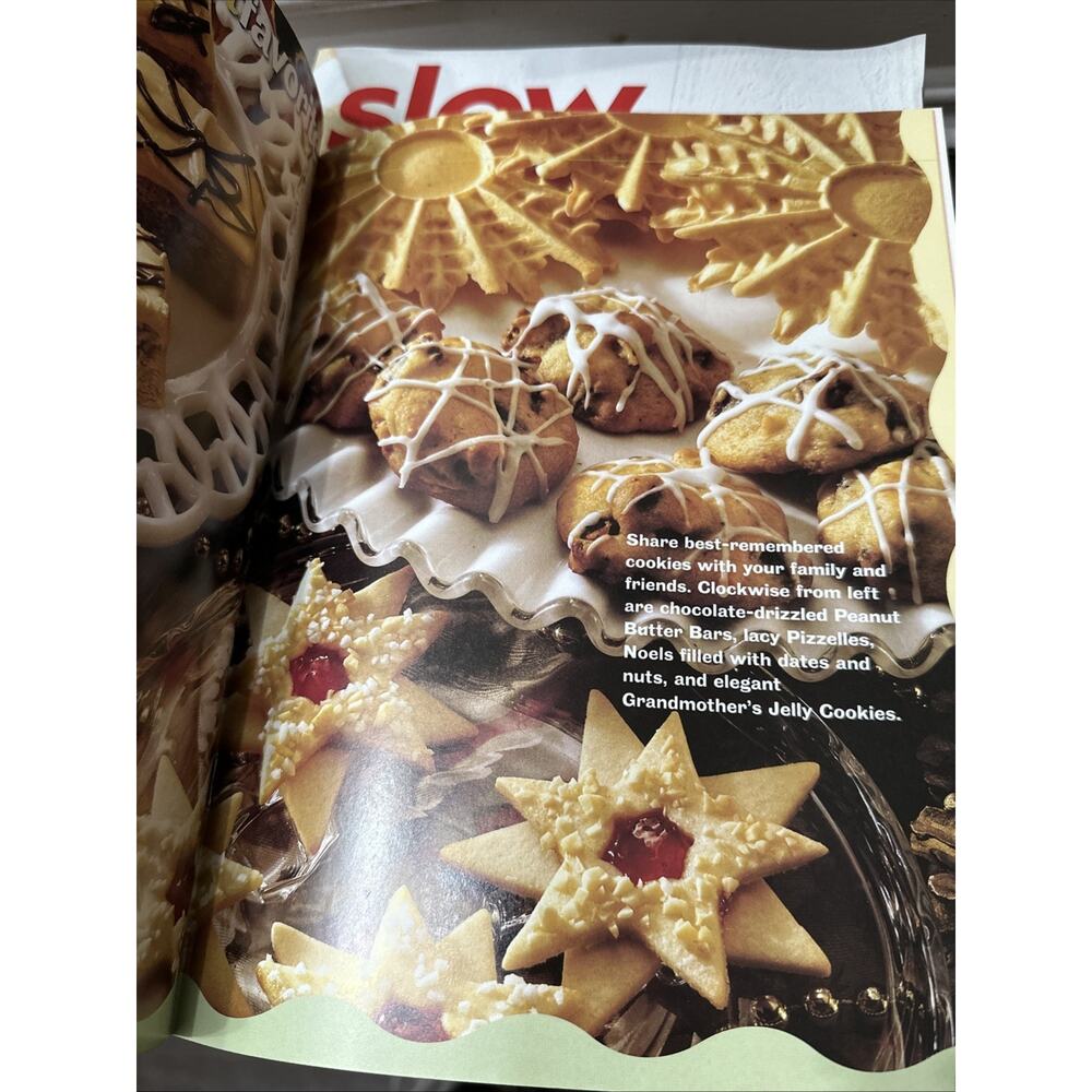Better Homes and Gardens All-Time Favorite Christmas Cookies Cookbook - Picture 3 of 8